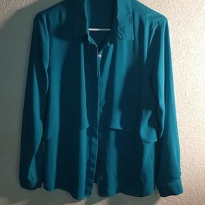 Vince Camuto long sleeve blouse pretty teal color.